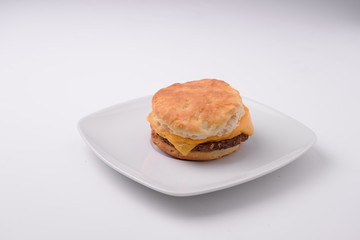 Biscuit con salchicha y queso