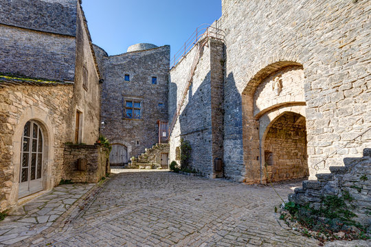 Vue du village medieval de La Couvertoirade - Aveyron - Occitanie - France