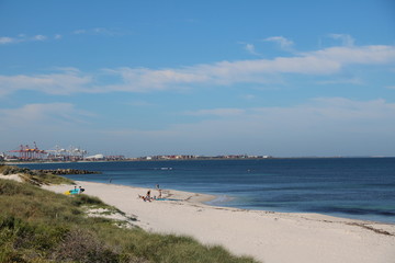 Fototapeta na wymiar Indian Ocean and Cottesloe Beach in summer, Western Australia
