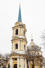 Fototapeta na wymiar bell tower of Church of the Ascension in Moscow