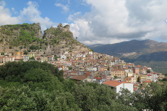 Blick auf das Bergdorf, Ulassai, Ogliastra, Sardinien