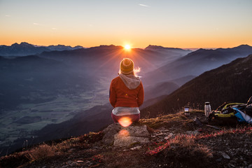 Sonnenaufgang in den Bergen