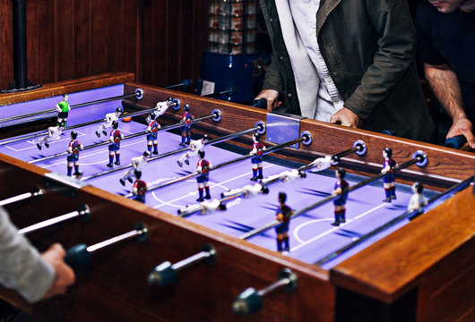 game futbolin in the bar