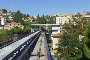 Minimetro is the automatic transport system on rails with cable traction built in Perugia. It connects the suburbs of the city with the historic center and it seems suspended between the buildings.
