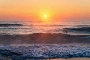 Obraz premium Beautiful sunrise on the sea coast in a storm