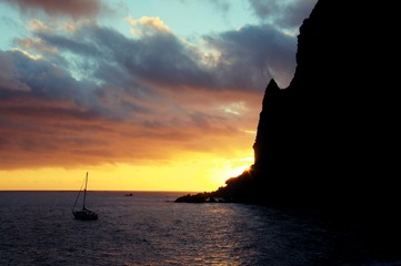 the beautiful colors of a sunset over the ocean