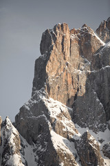 Dolomiten Berge in der Abendsonne. Die Gipfel der Geisler Spitzen in Südtirol Italien, Villnösstal in Trentino Alto Adige