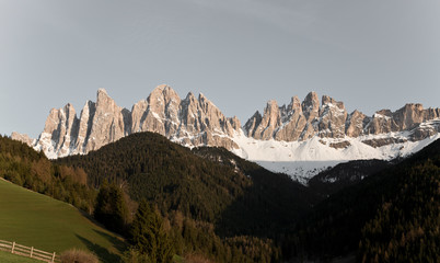 Dolomiten Berge in der Abendsonne. Die Gipfel der Geisler Spitzen in Südtirol Italien,...