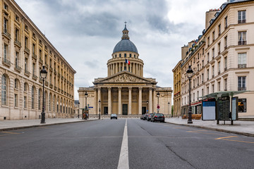 Fototapeta na wymiar Frontal view of the Pantheon of the city of Paris