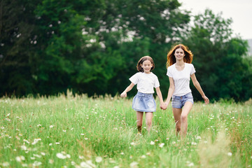 Fototapeta premium mother and daughter in the field
