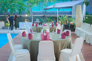 Dinner table without people with a tropical atmosphere