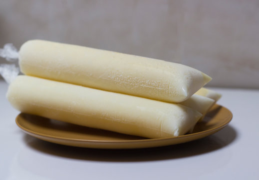 Brazilian sweet frozen homemade - Freezer pops gourmet, ice scream in the bag. Known in Brazil as: Sacol&eacute;, dindin, chupchup or geladinho