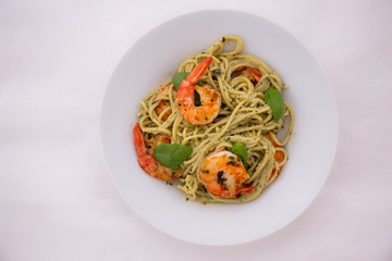 King prawns and pesto sauce with spaghetti