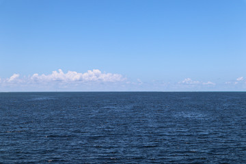 Fototapeta premium Horizon vanishing on an empty and tranquil seascape