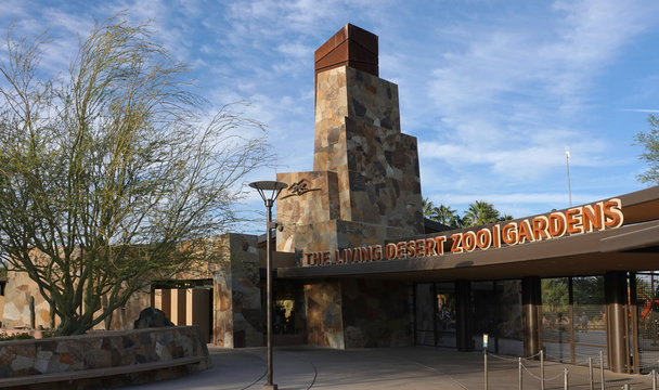 Palm Desert, CA / USA - November 15, 2019: Entrance And Ticket Area Of The Living Desert Zoo And Gardens