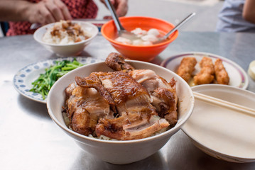 Street food restaurant in Taipei, Taiwan　台湾の路上食堂（鶏腿飯）