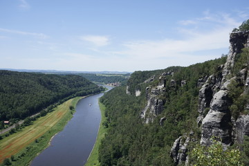 Fototapeta na wymiar View over the Elbe river and the cliffs of Saxon Switzerland to Stadt Wehlen