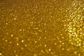 The surface pattern of the glittering sheet is the color that reflects the light of the sun and the water in the glass.