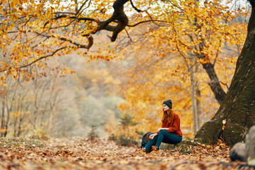 girl in autumn park