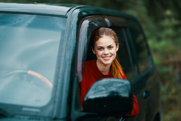 Fototapeta na wymiar young woman in car