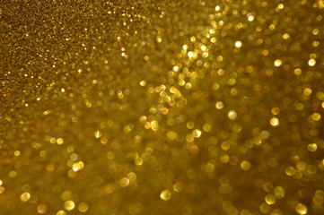 The surface pattern of the glittering sheet is the color that reflects the light of the sun and the water in the glass.