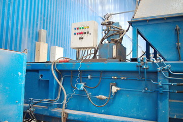 hydraulic press parts in hangar