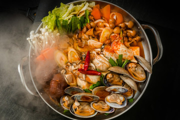 韓国料理チゲ　typical Korean seafood hot pot (Jjigae)