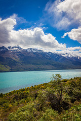Fototapeta na wymiar Beautiful Lake Wakatipu between Queenstown and Glenorchy New Zealand 