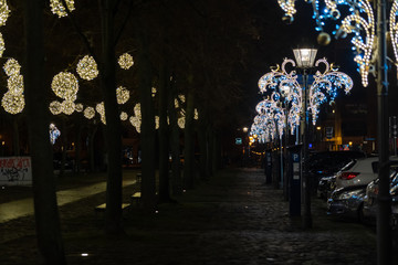 Naklejka na ściany i meble Straße in Magdeburg mit Weihnachtsbeleuchtung