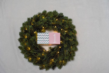 Adventskalender Tannenkranz mit Lichtern Nummer 21