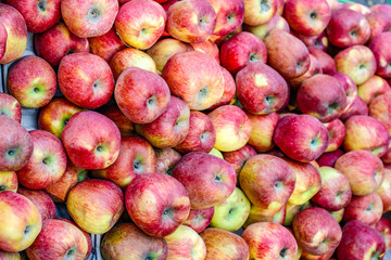 A bunch of whole ripe apple in fruit market 