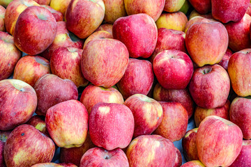 A bunch of whole ripe apple in fruit market 