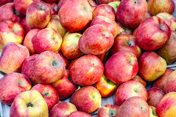 A bunch of whole ripe apple in fruit market 