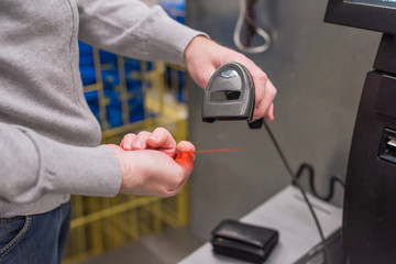 Naklejka premium Man paying at the self-service counter entering credit card pin code for security password in credit card swipe machine. shopping time