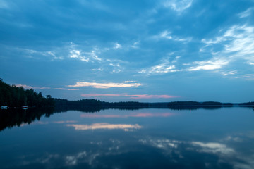 Schwedische Landschaft am See