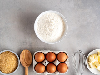 Zutaten für eine Kuchen auf einem grauen Hintergrund, Flat lay