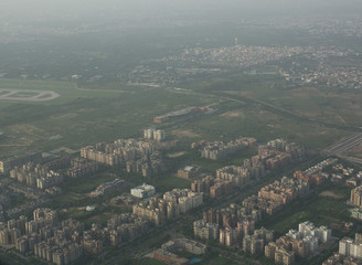 Obraz premium Aerial view of cityscape with air pollution