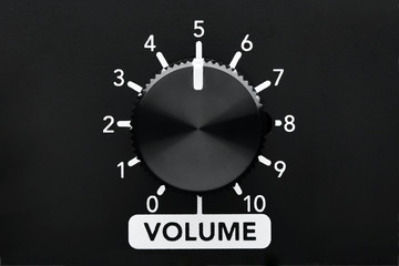 Volume control knob of a black amplifierwith dial numbers