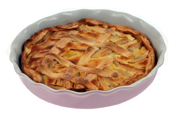 Tarte aux pommes maison dans un plat en gros plan