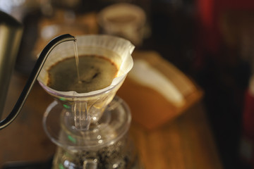 Coffee drip process by pouring hot water