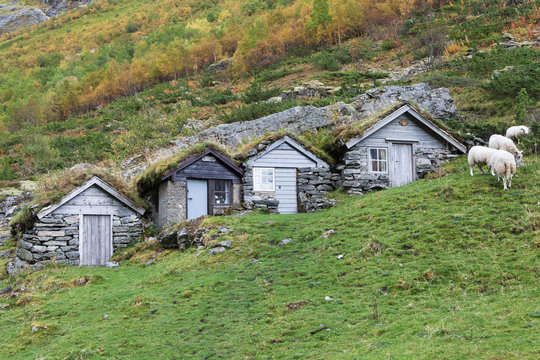 Sod Roof Huts in Norangsdalen
