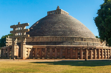 Sanchi Stupa is a Buddhist complex, famous for its Great Stupa, on a hilltop at Sanchi Town in Raisen District of the State of Madhya Pradesh, India. it is UNESCO World Heritage Site.