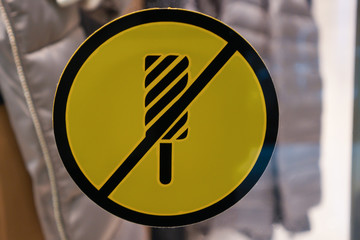 Sign with ice cream is prohibited.