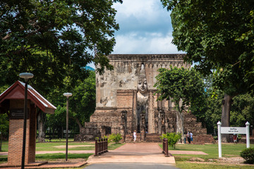 Fototapeta na wymiar SUKHOTHAI, THAILAND - SEPTEMBER 22, 2019 : Wat Sri Chum Temple in Sukhothai Historical Park (Sukhothai, Thailand)