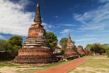 Fototapeta premium Satellite Chedis at Wat Phra Si Sanphet