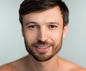 Obraz premium Portrait Of Smiling Mature Man Looking At Camera, Studio Shot