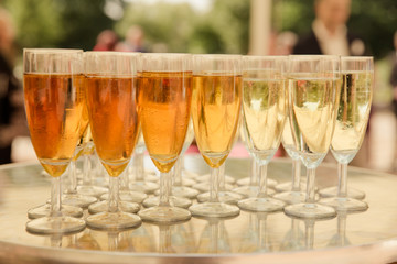 Sektgläser mit Chamapgner bei einem Sektempfang