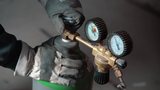 Allowing gas from bottled gas