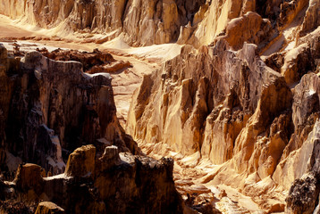 Fototapeta na wymiar canyon, grands lavaka Ankarokaroka, Parc National Ankarafantsika, Madagascar