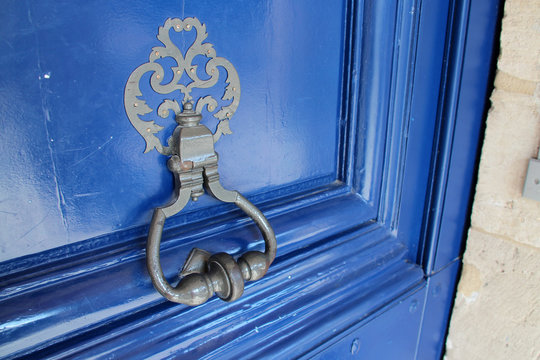 door with knocker in paris (france) 